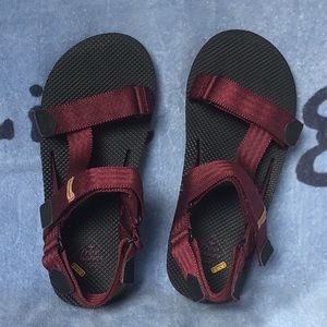 Free Waters Burgundy Beach  Sandals Men 7
